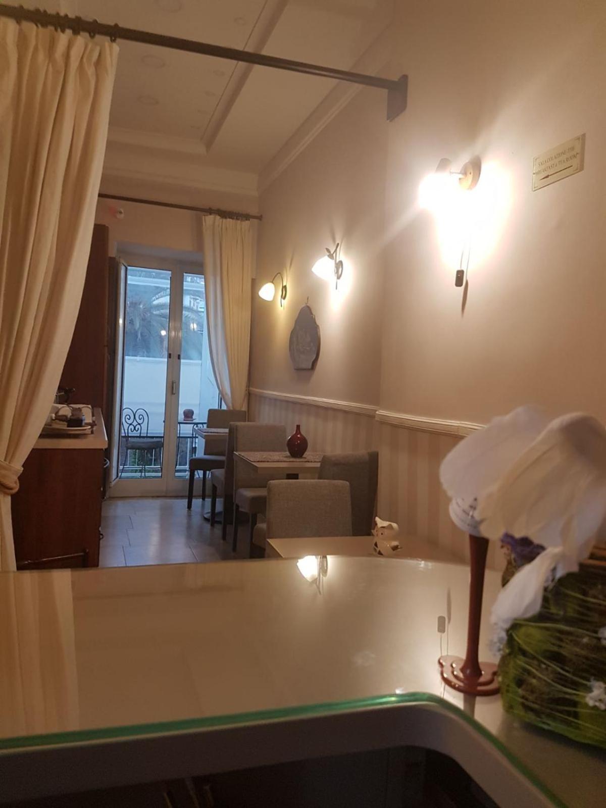 ナポリ B＆B ラ ディモーラ ディ ネットゥーノ Bed & Breakfast エクステリア 写真