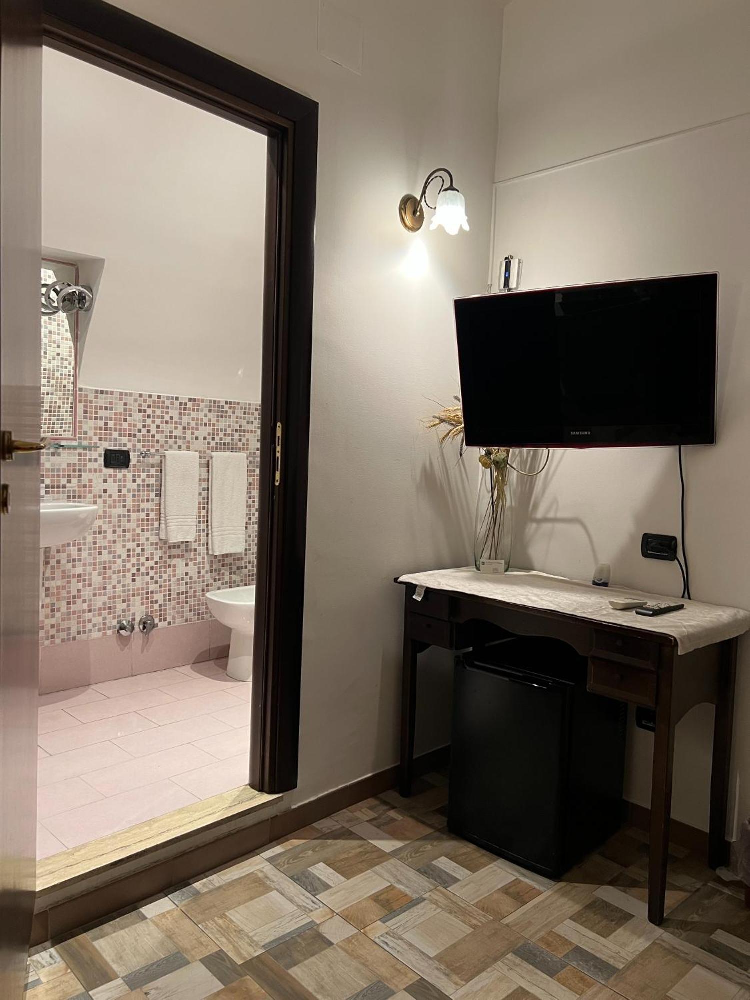 ナポリ B＆B ラ ディモーラ ディ ネットゥーノ Bed & Breakfast エクステリア 写真