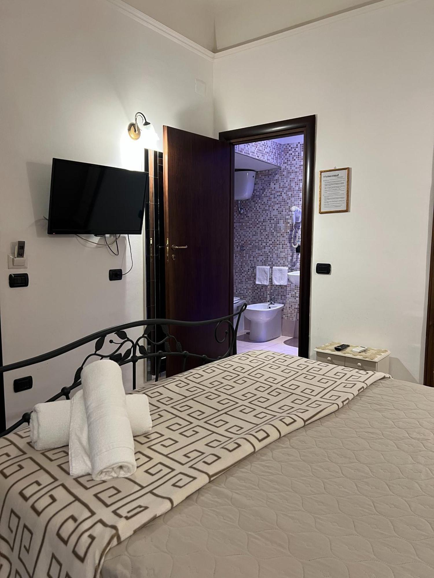 ナポリ B＆B ラ ディモーラ ディ ネットゥーノ Bed & Breakfast エクステリア 写真