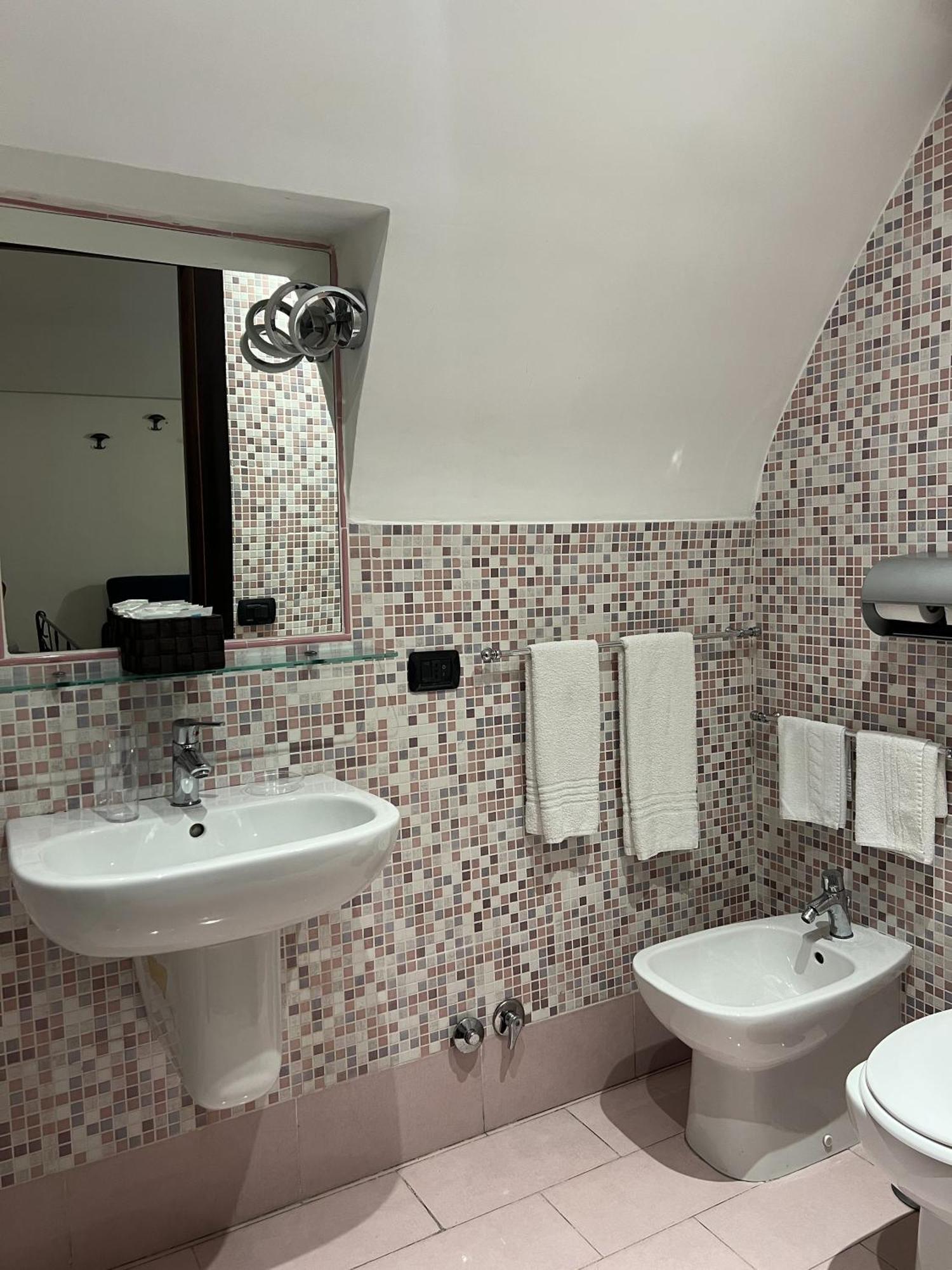 ナポリ B＆B ラ ディモーラ ディ ネットゥーノ Bed & Breakfast エクステリア 写真